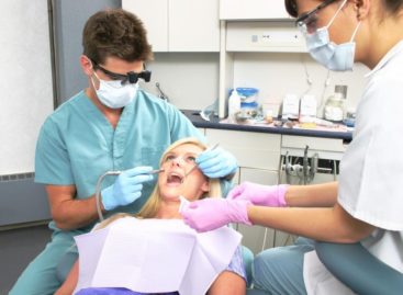 Take Care of Your Dental Issues by Visiting a Reliable Dentist in Town