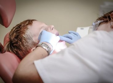 How To Keep Your Dental Health Intact Using Simple Tips