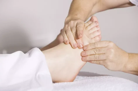 Top 4 Roles and Responsibilities of a Foot Care Nurse